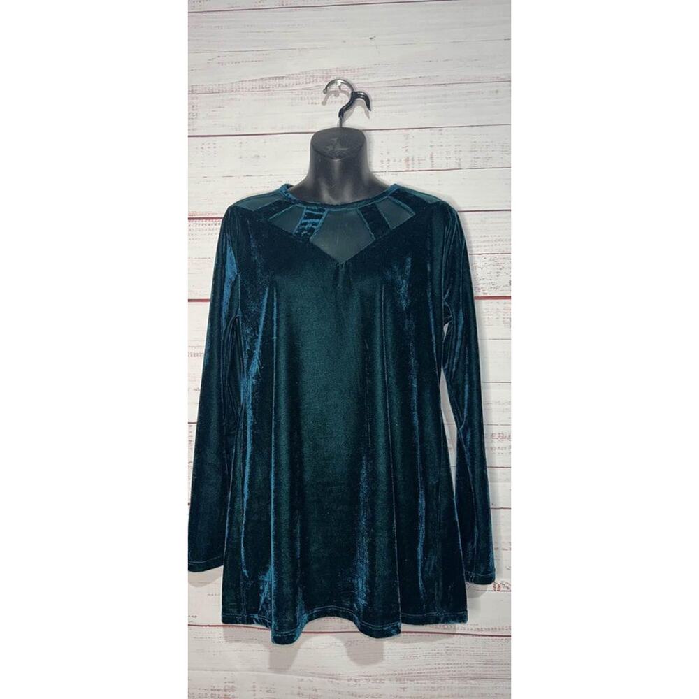 Women’s Belldini Green Velvet Long Sleeve Medium